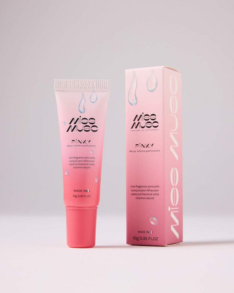 Musc Tahara Intime Pinky en tube gloss : Un Musc irrésistible qui évoque le Musc Tahara et la douceur du Musc Intime. 